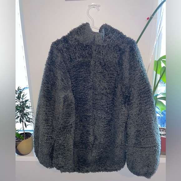 Lululemon - Picture 2 of 2